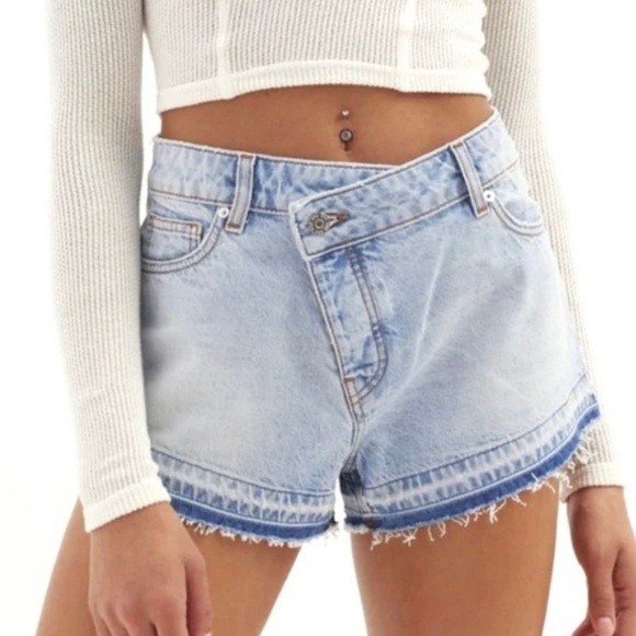 BDG 28 (6) A Line Denim Shorts Asymmetrical Crossover Waistband Release Fray Hem - Picture 1 of 13